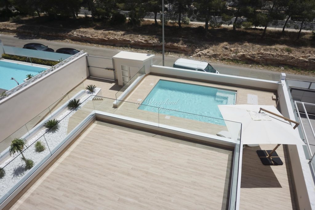  Villa 1 Fra Takterrassen Ned Mot Bassenget
