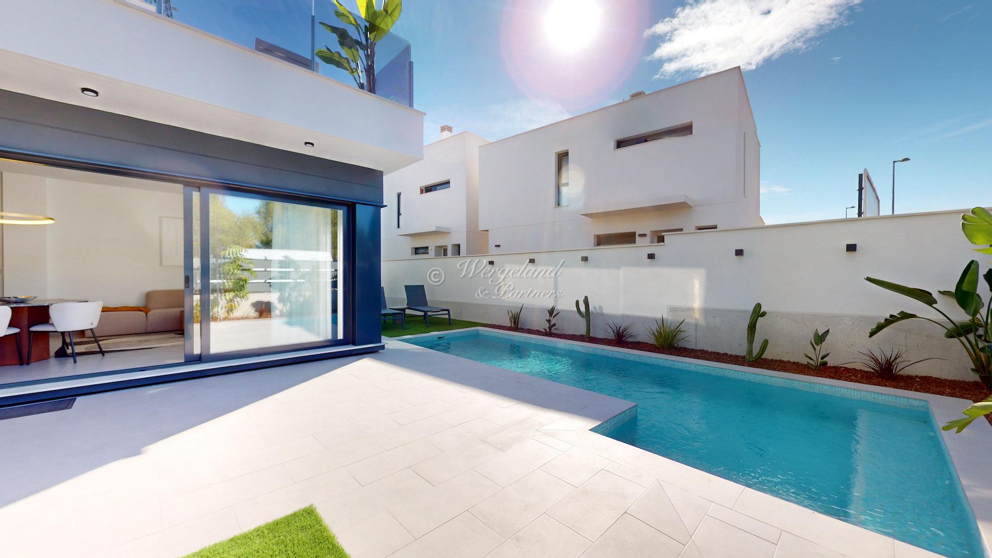 Last Golf Villa in the project. Key ready, aircon, artificial grass and awning incl. [THG3]