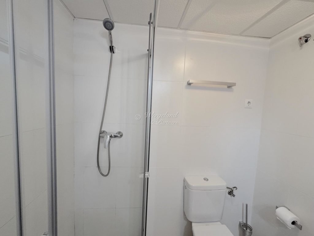  Bathroom 2 Shower Toilet