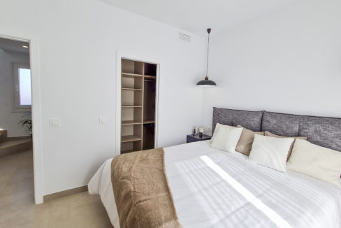 Soverom 1etg Garderobe