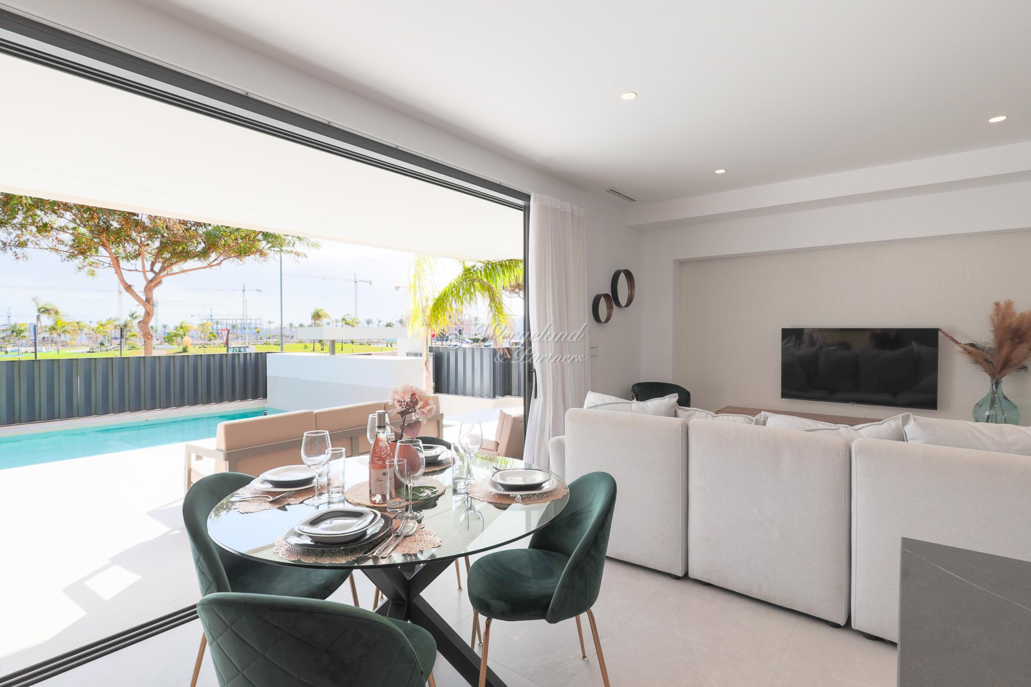 Moderne enebolig, privat basseng, takterrasse, uinnredet underetasje [A38-6]