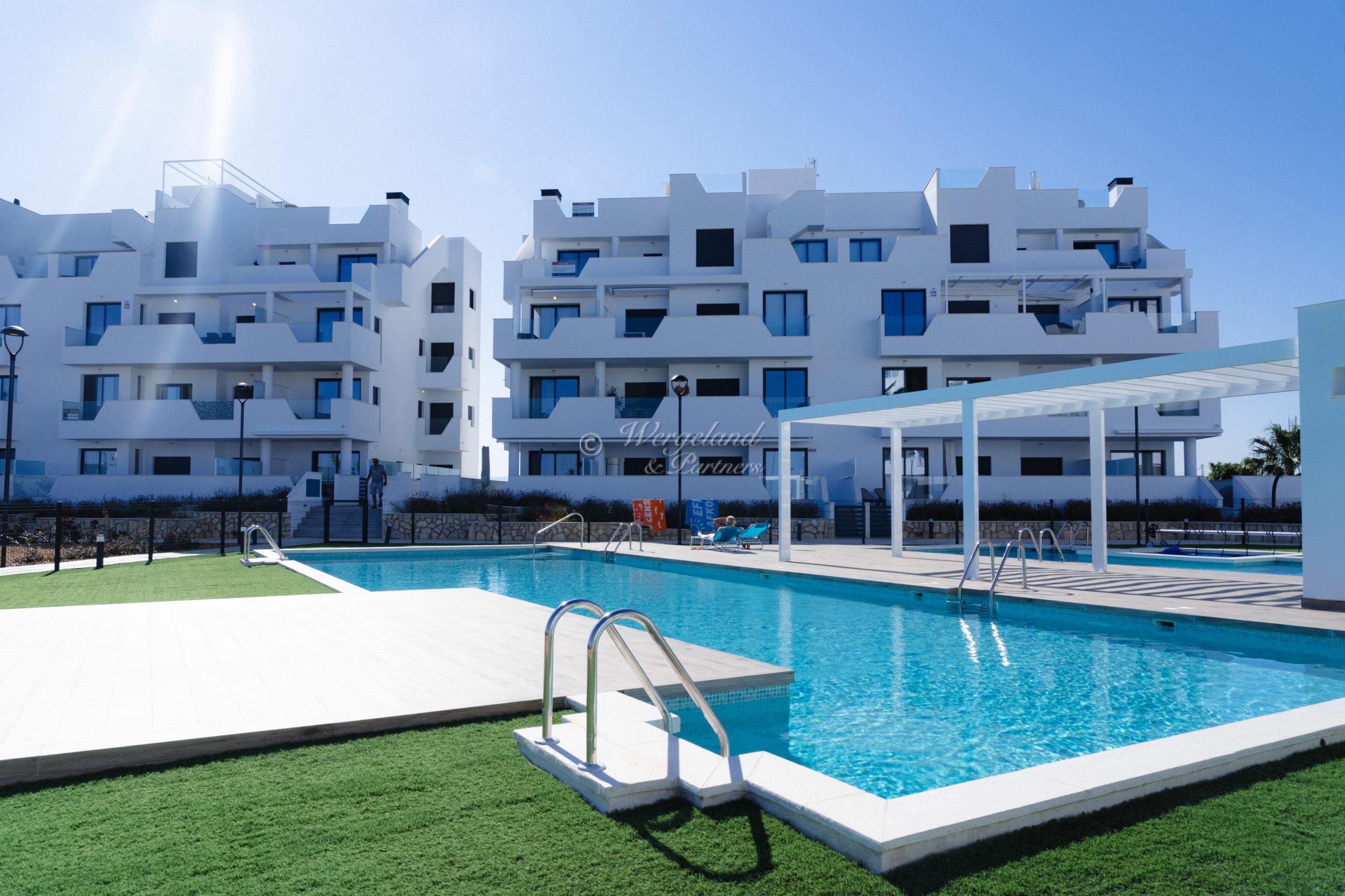 Key Ready, furnished apart. 261 m2 garden, private pool, 75 m2 terrace! [LHF1-3]