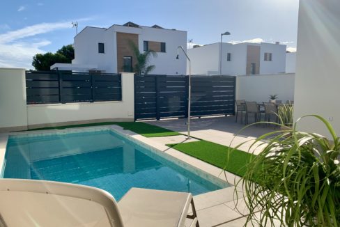 Example Garden And Pool
